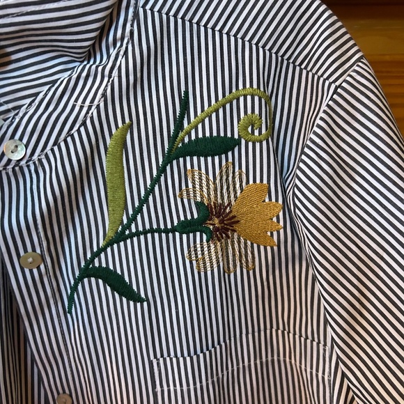 Olivia Grace Top Button Up Blue and White Stripe Embroidered Women's Size Large - Picture 6 of 7